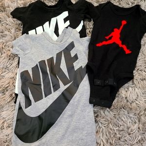 ♦️♦️Sold♦️♦️Bundle of baby bodysuits